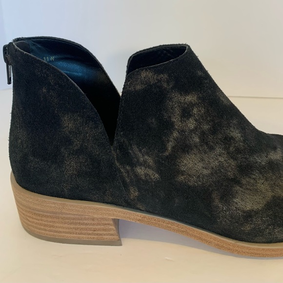 Vaneli Homer Shimmer Suede Bootie - Picture 2 of 10